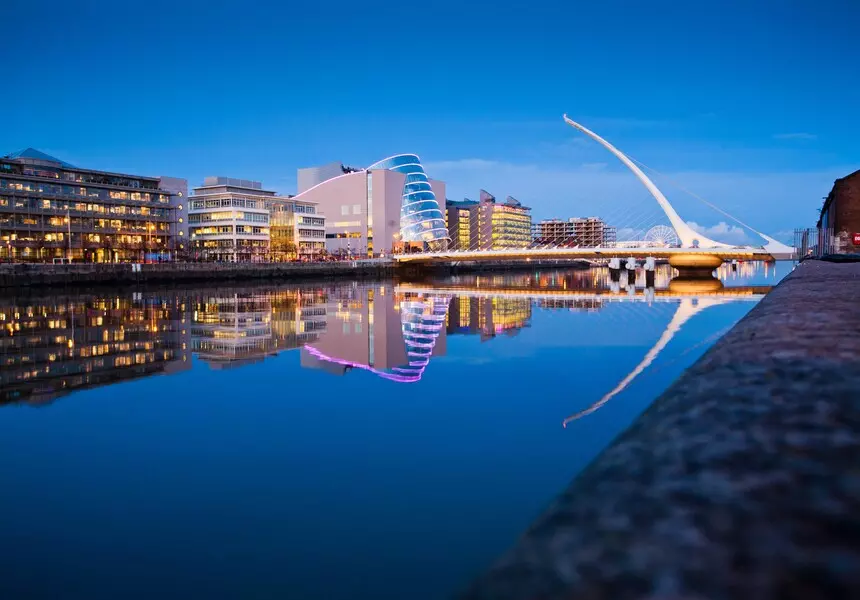 Features and benefits 786 Capital